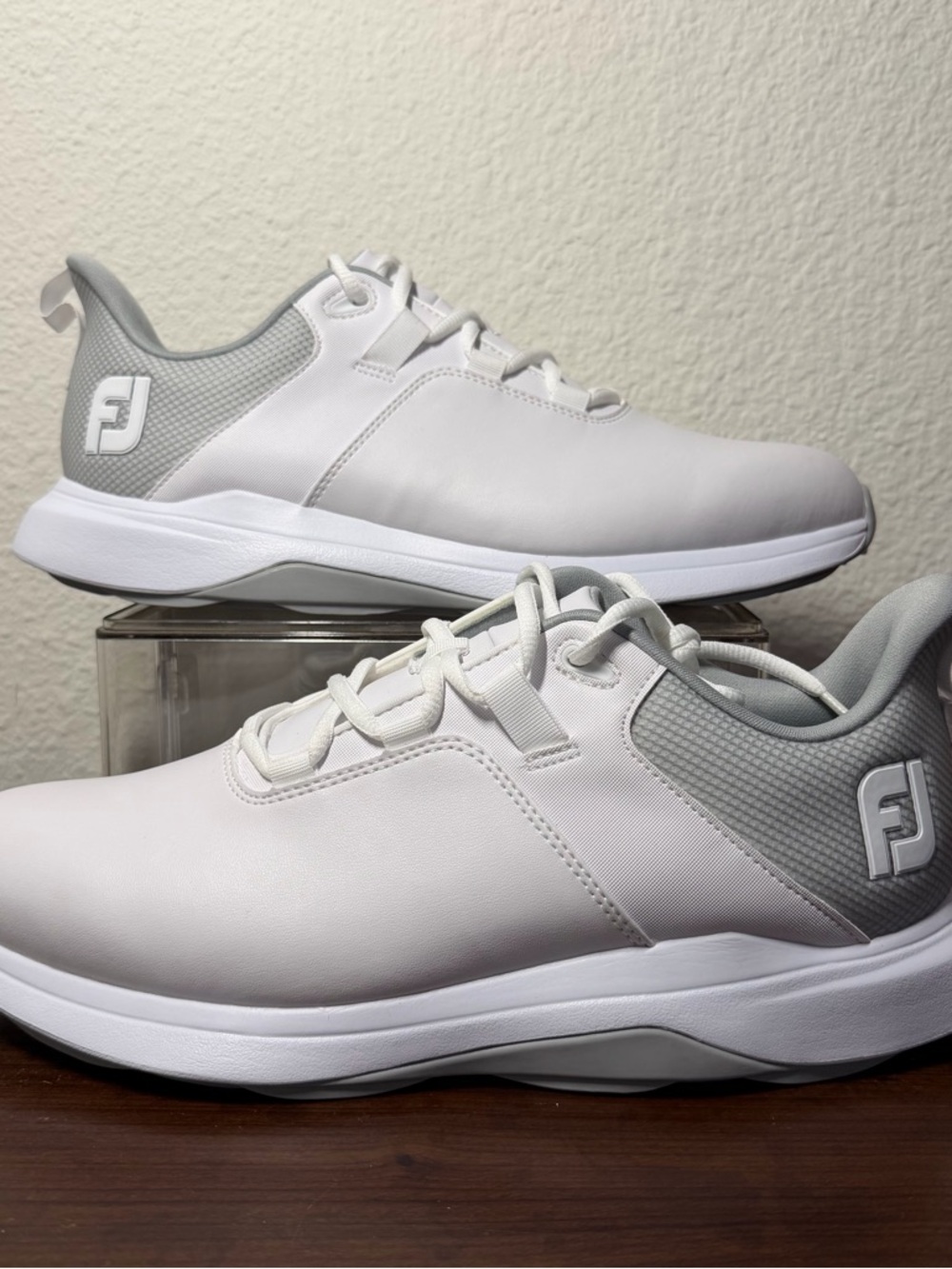 NEW men’s FootJoy ProLite spikeless golf shoes white grey size 9.5 Wide